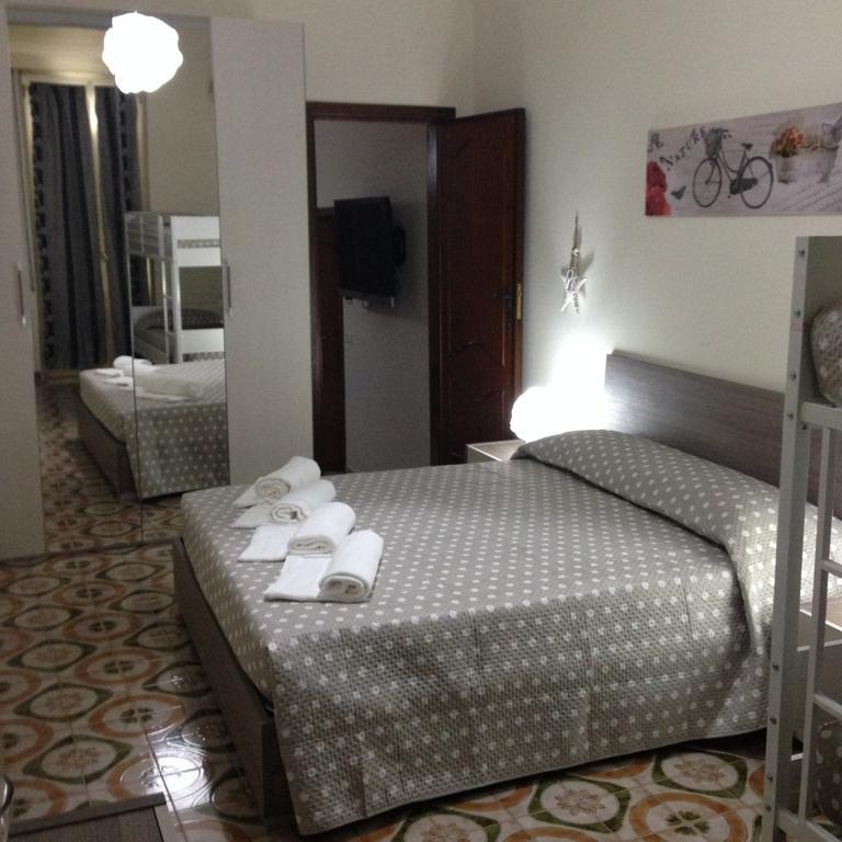 Le Tre Rose Di Mary Apartment Avola Exterior photo