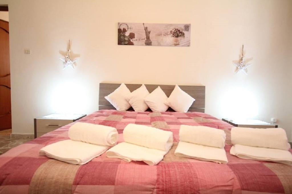 Le Tre Rose Di Mary Apartment Avola Exterior photo