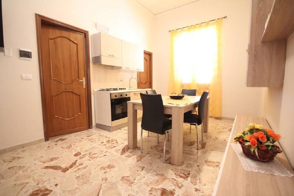 Le Tre Rose Di Mary Apartment Avola Exterior photo