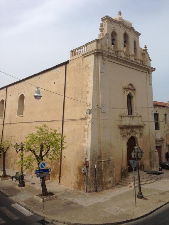 Le Tre Rose Di Mary Apartment Avola Exterior photo